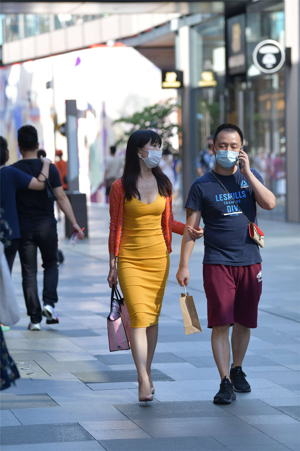 视觉冲击街拍作品 – 性感韵味的包臀裙小姐姐-日更街拍