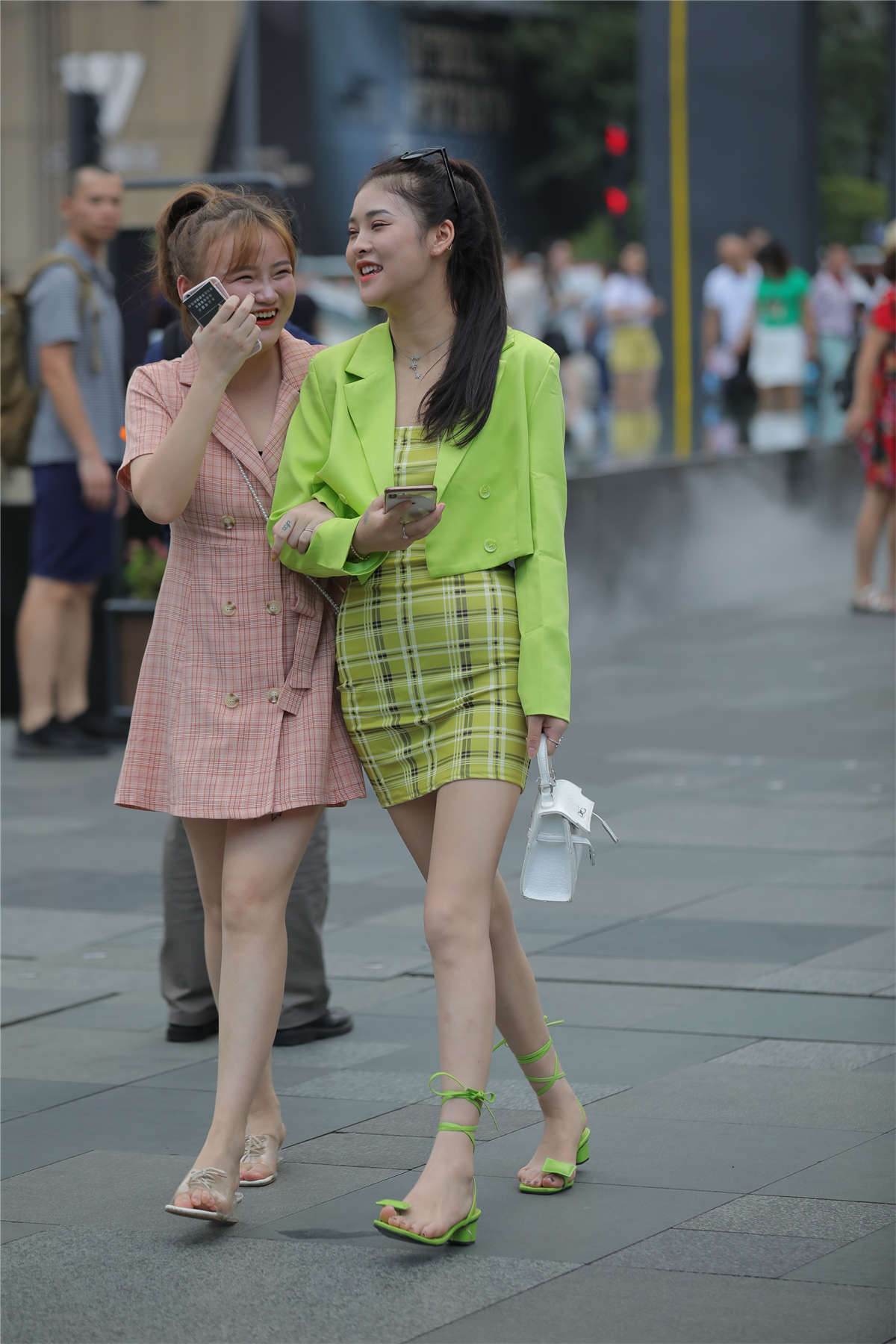 图片[2]-荧光绿西装外套-日更街拍