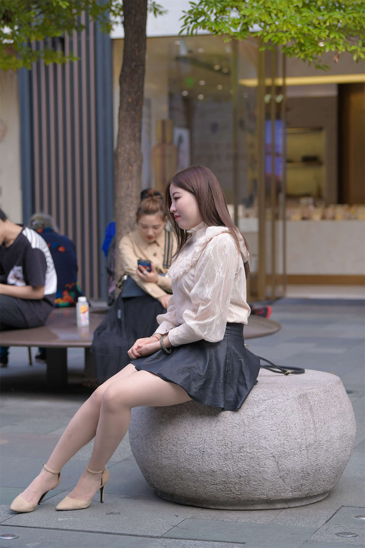 图片[2]-摄神街拍作品 – 短裙肉丝小姐姐-日更街拍