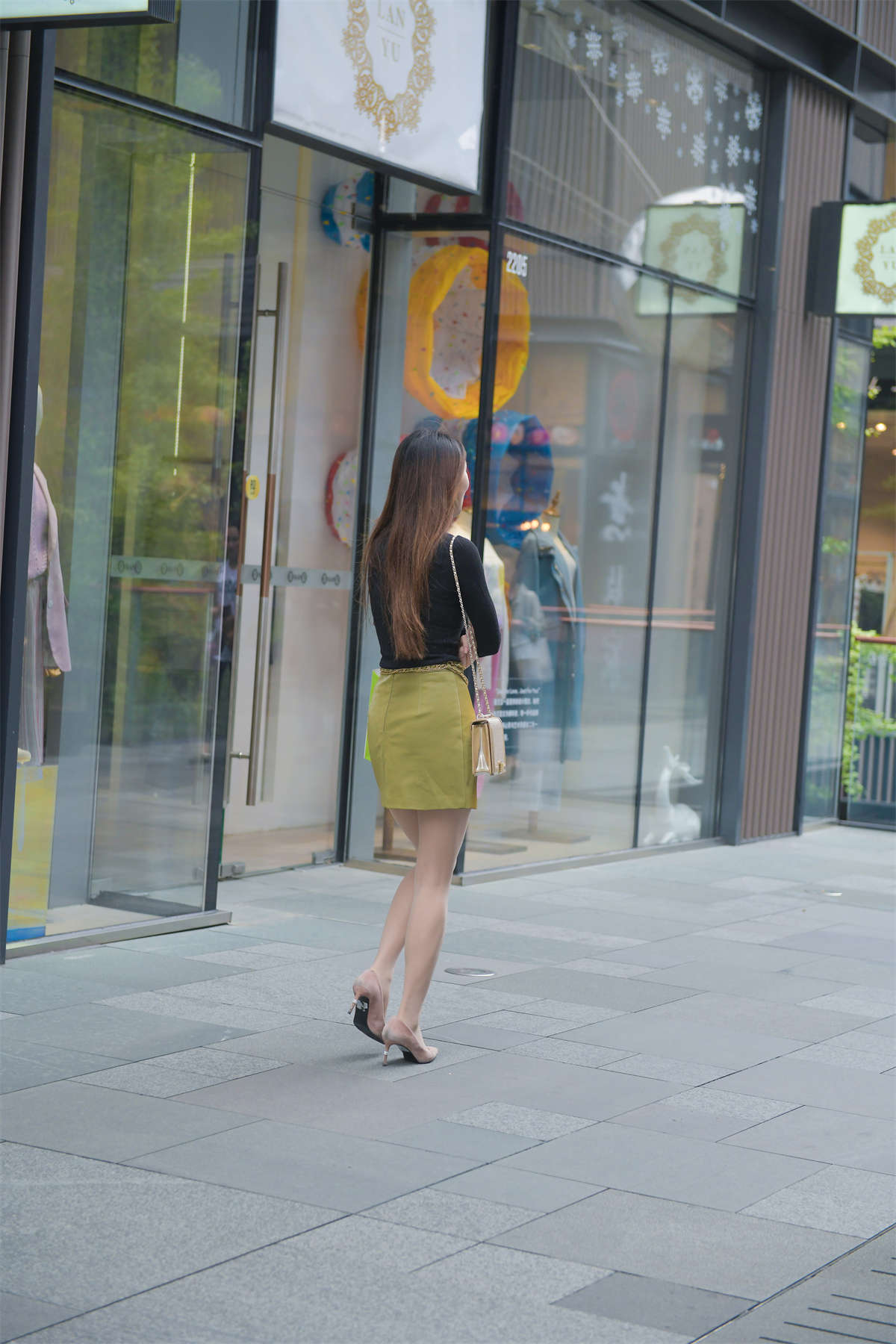 图片[2]-摄神街拍作品 – 偶遇美腿肉丝小姐姐-日更街拍