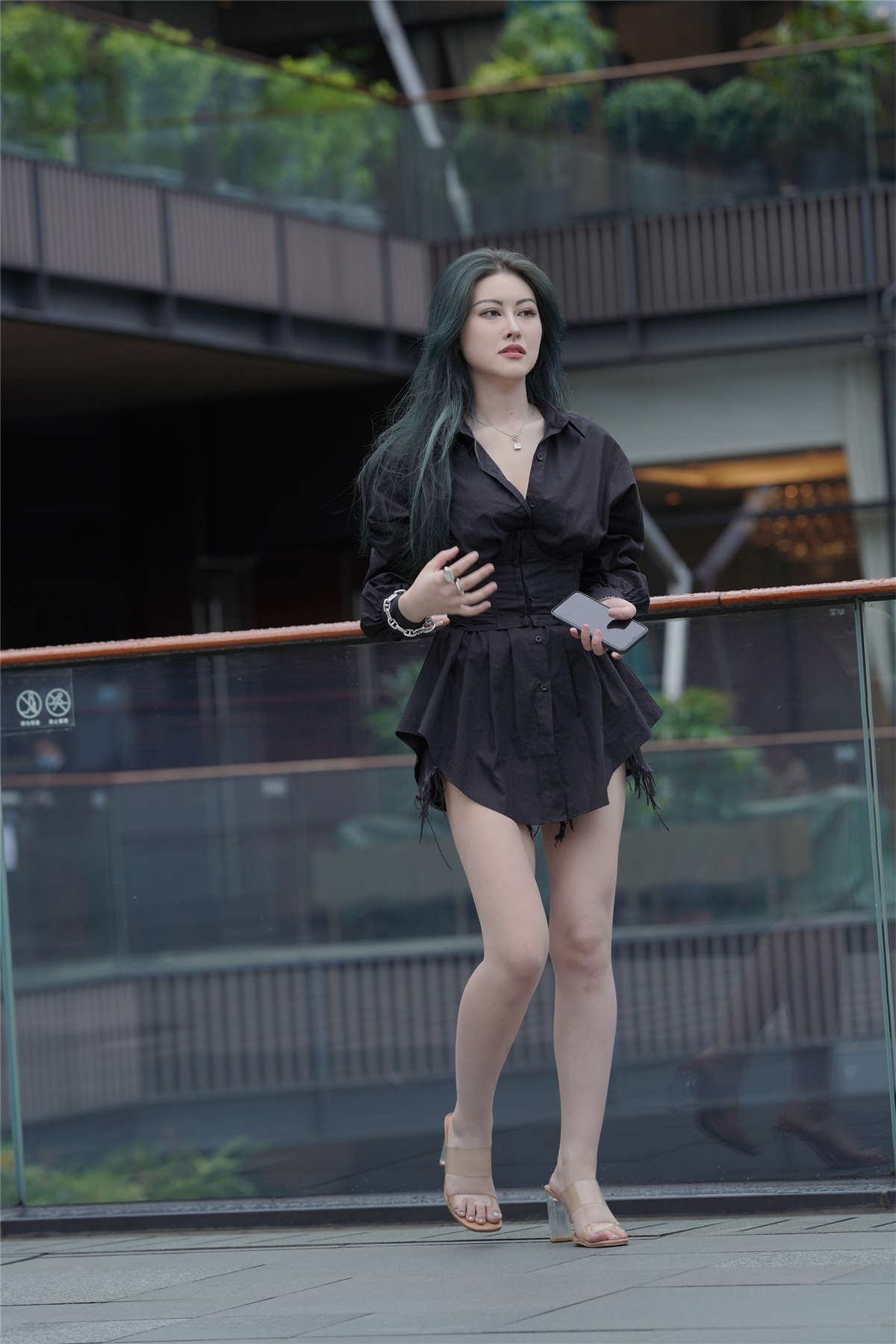 黑色衬衫裙-日更街拍