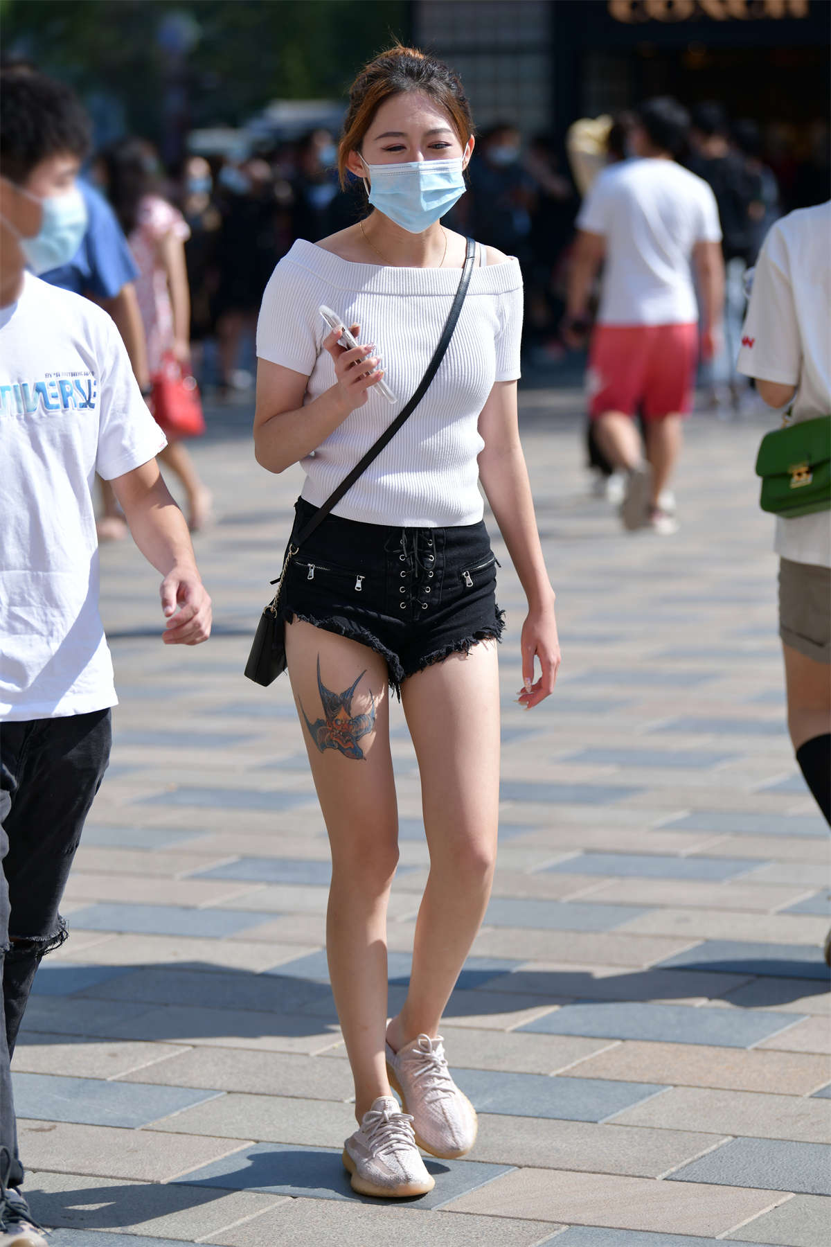 小默街拍作品 – 牛仔热裤小美女-日更街拍