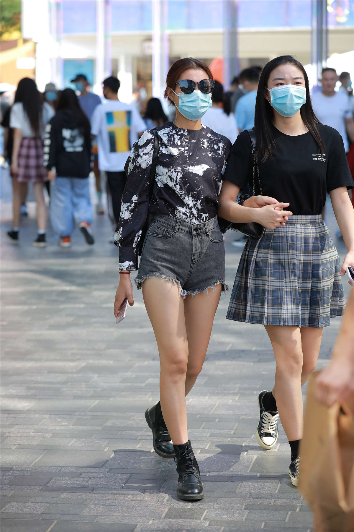 小默街拍作品 – 牛仔热裤小妹-日更街拍