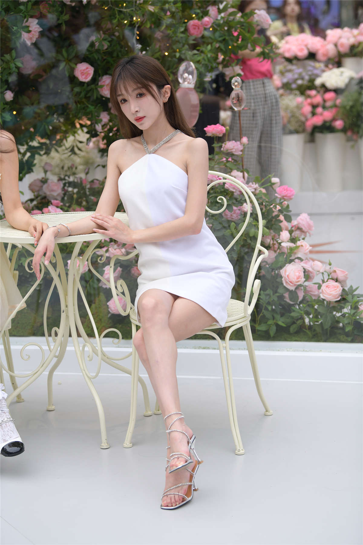 图片[2]-甜美白色连衣裙-日更街拍