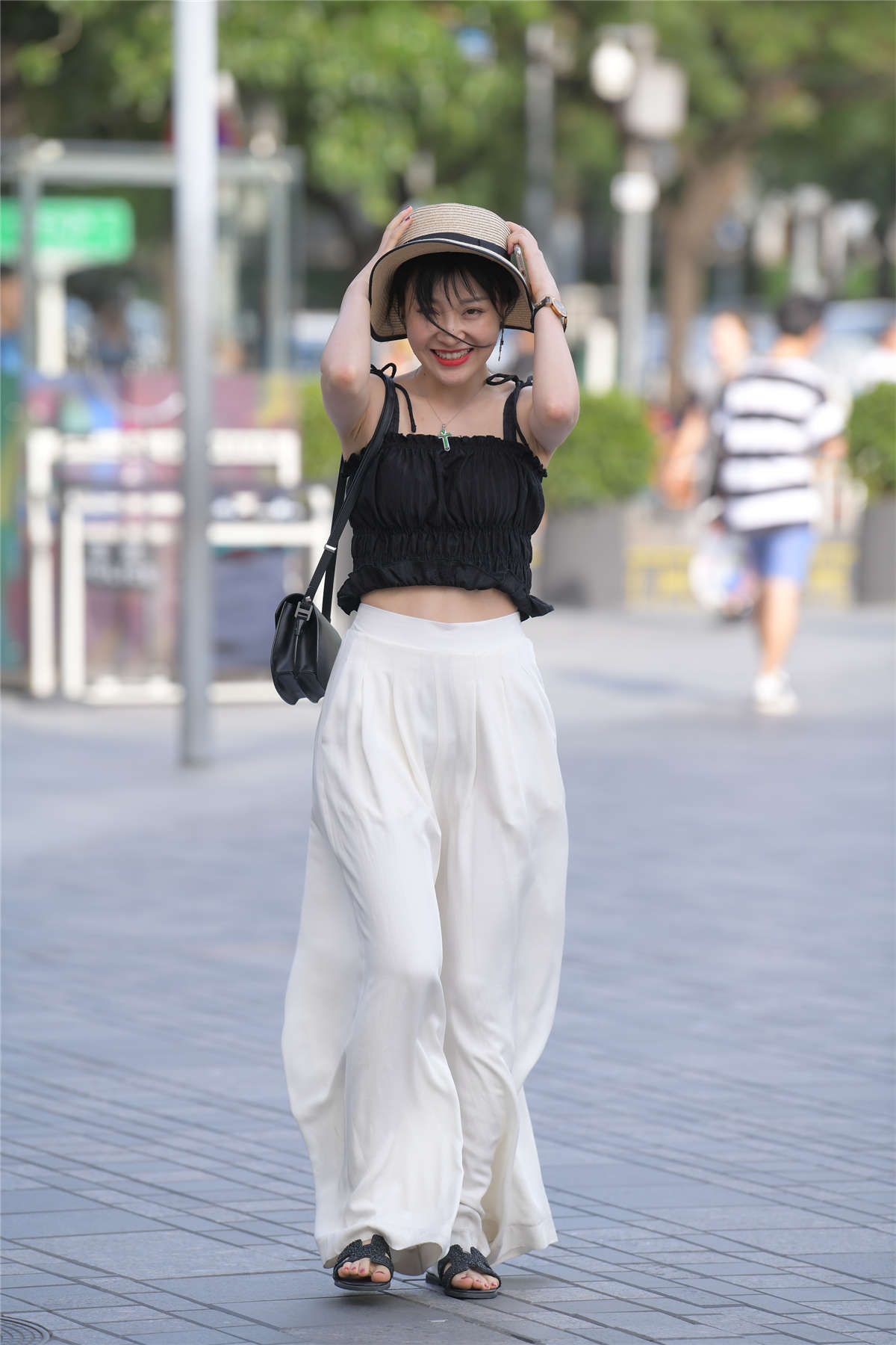 甜美黑白搭配-日更街拍