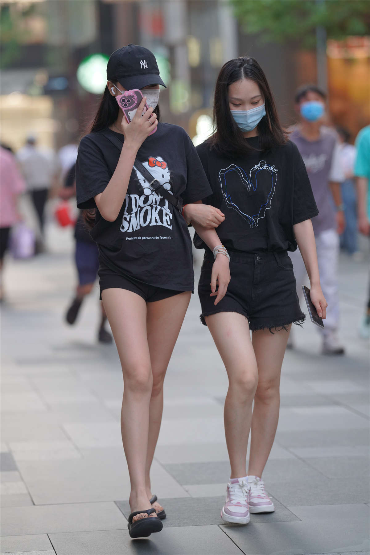 清秀美丽姐妹-日更街拍