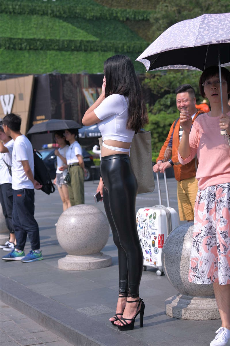 图片[2]-[魔镜原创摄影]身姿挺拔紧身皮裤美女图片第1部-日更街拍