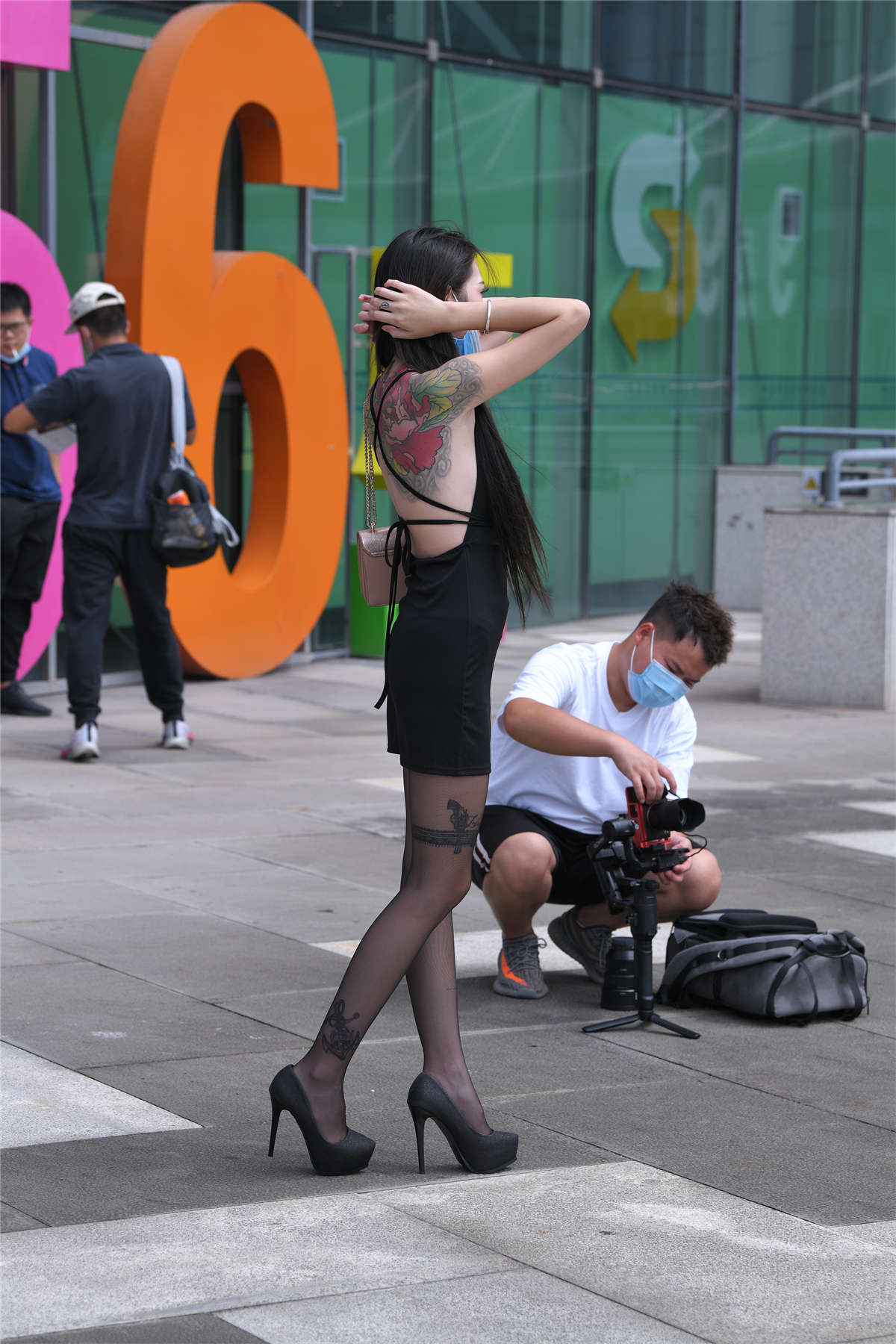 图片[2]-黑丝小姐姐-日更街拍