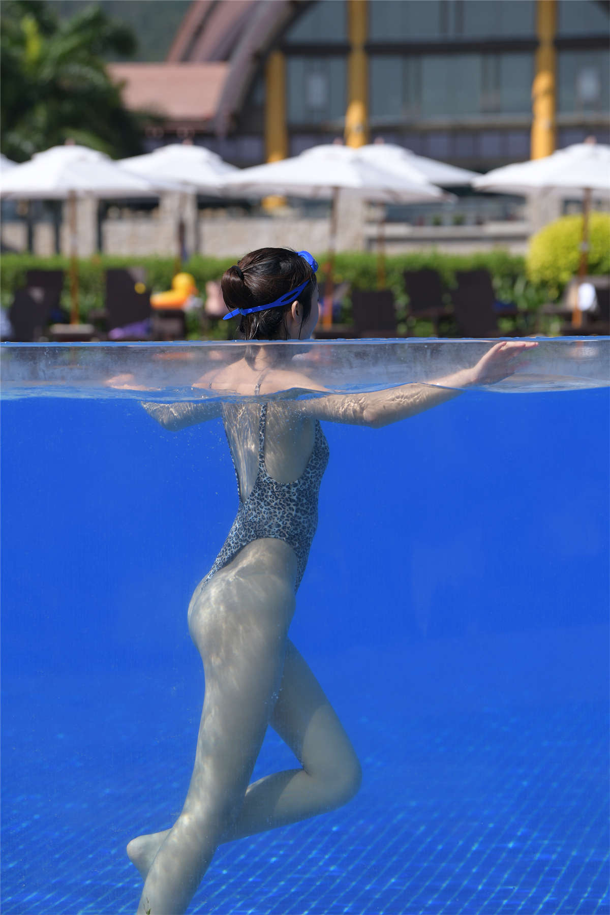 三亚旅拍 文文连体豹纹-日更街拍