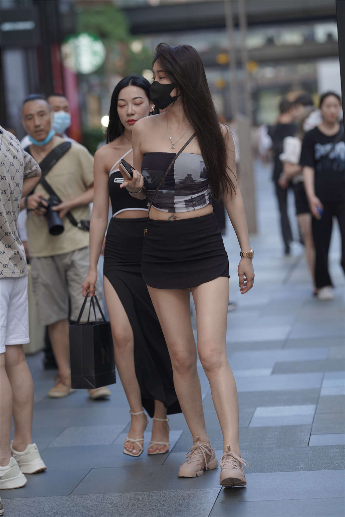 美腿小姐姐-日更街拍