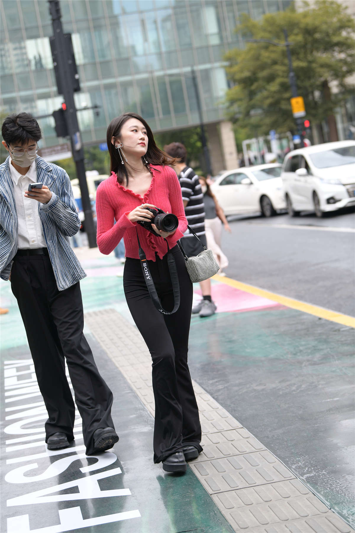 复古黑色西裤搭配-日更街拍