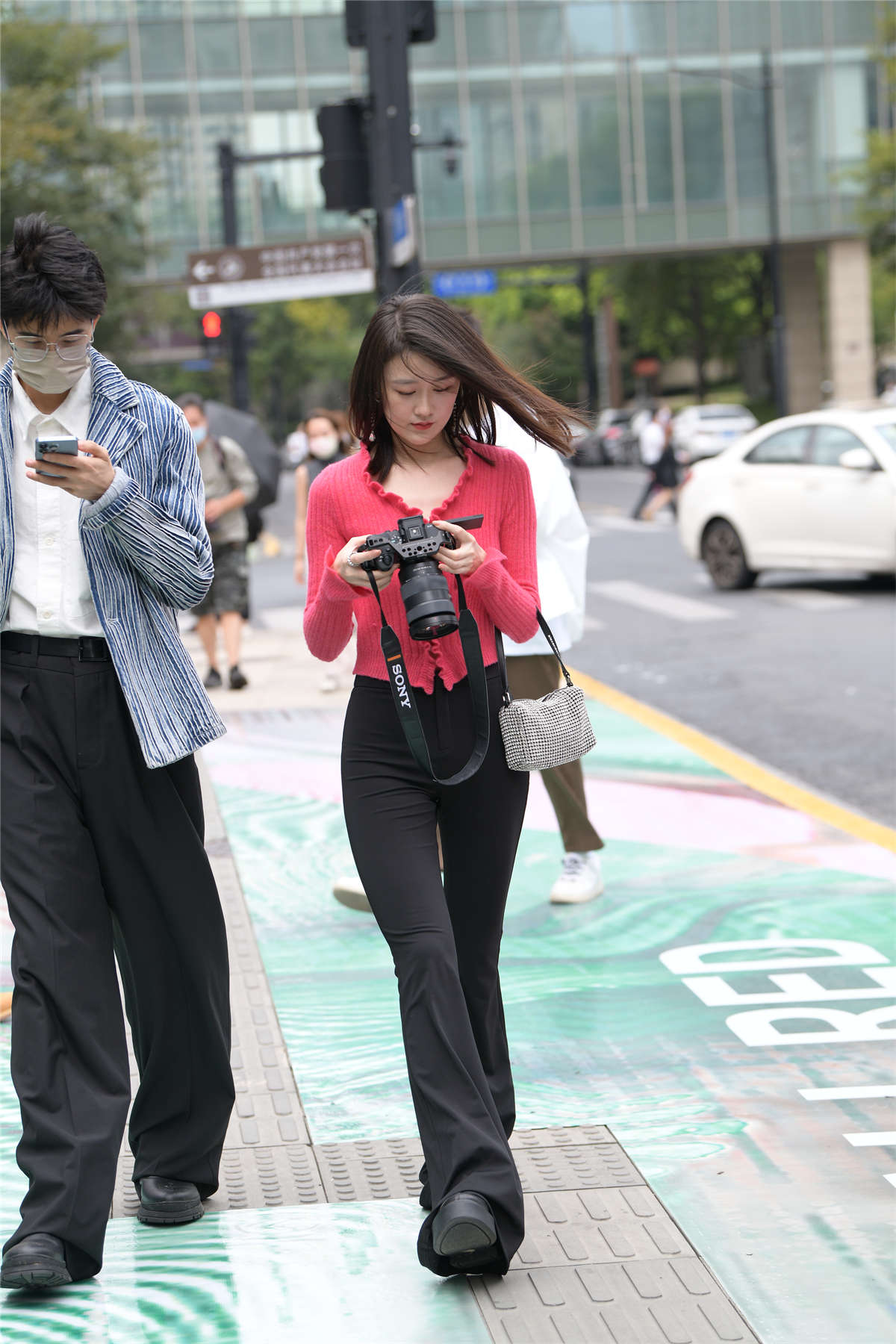 图片[2]-复古黑色西裤搭配-日更街拍