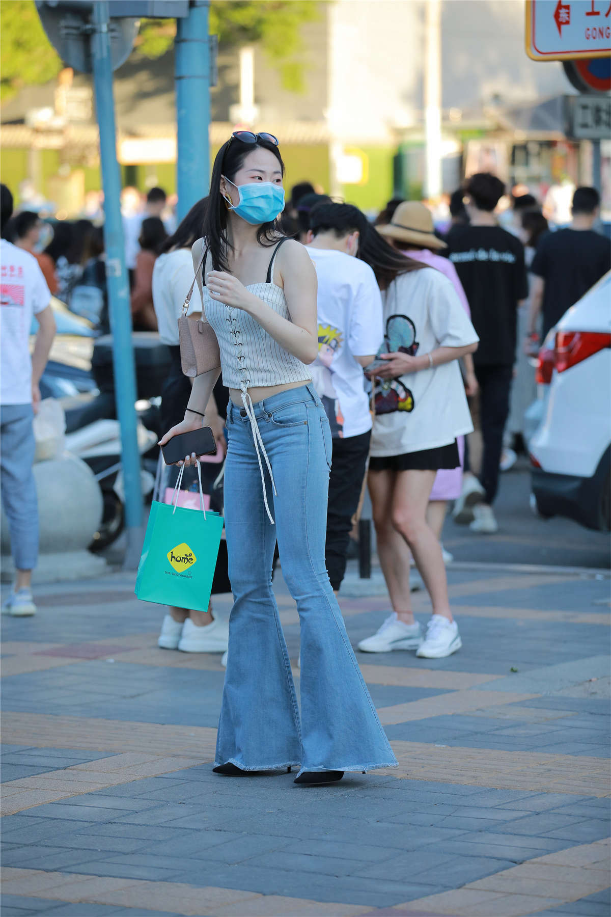 图片[2]-喇叭牛仔裤美女-日更街拍