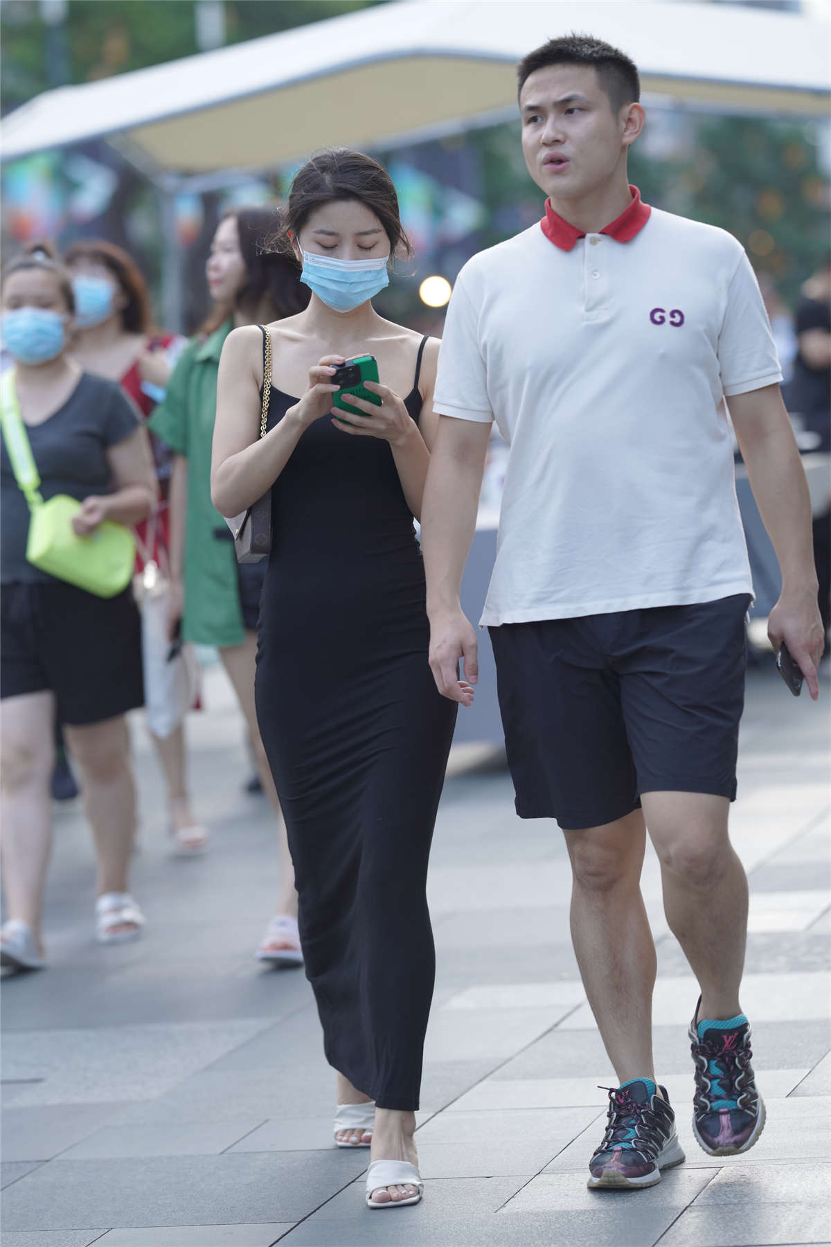 极品身材女友-日更街拍