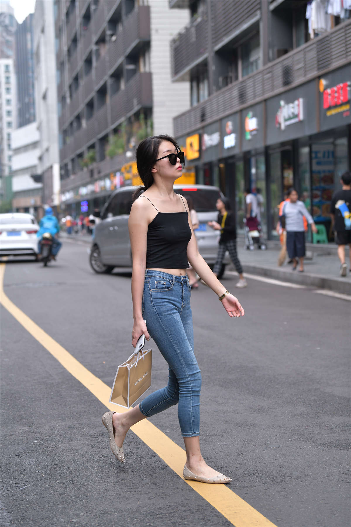 随性牛仔裤搭配-日更街拍