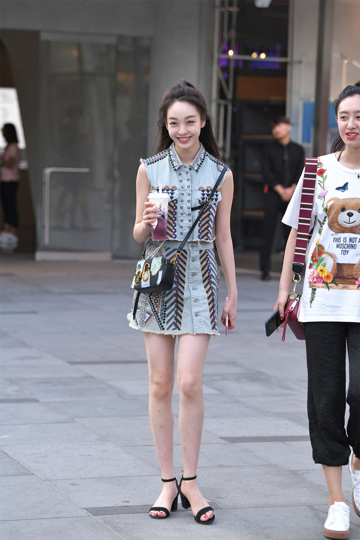 甜美牛仔装-日更街拍