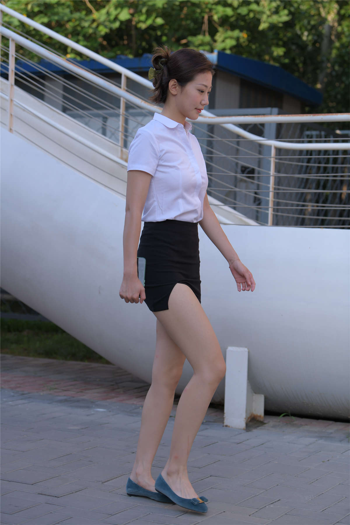 图片[2]-[魔镜原创摄影]一只麋鹿摄影作品 – 黑色制服包臀裙美女-日更街拍