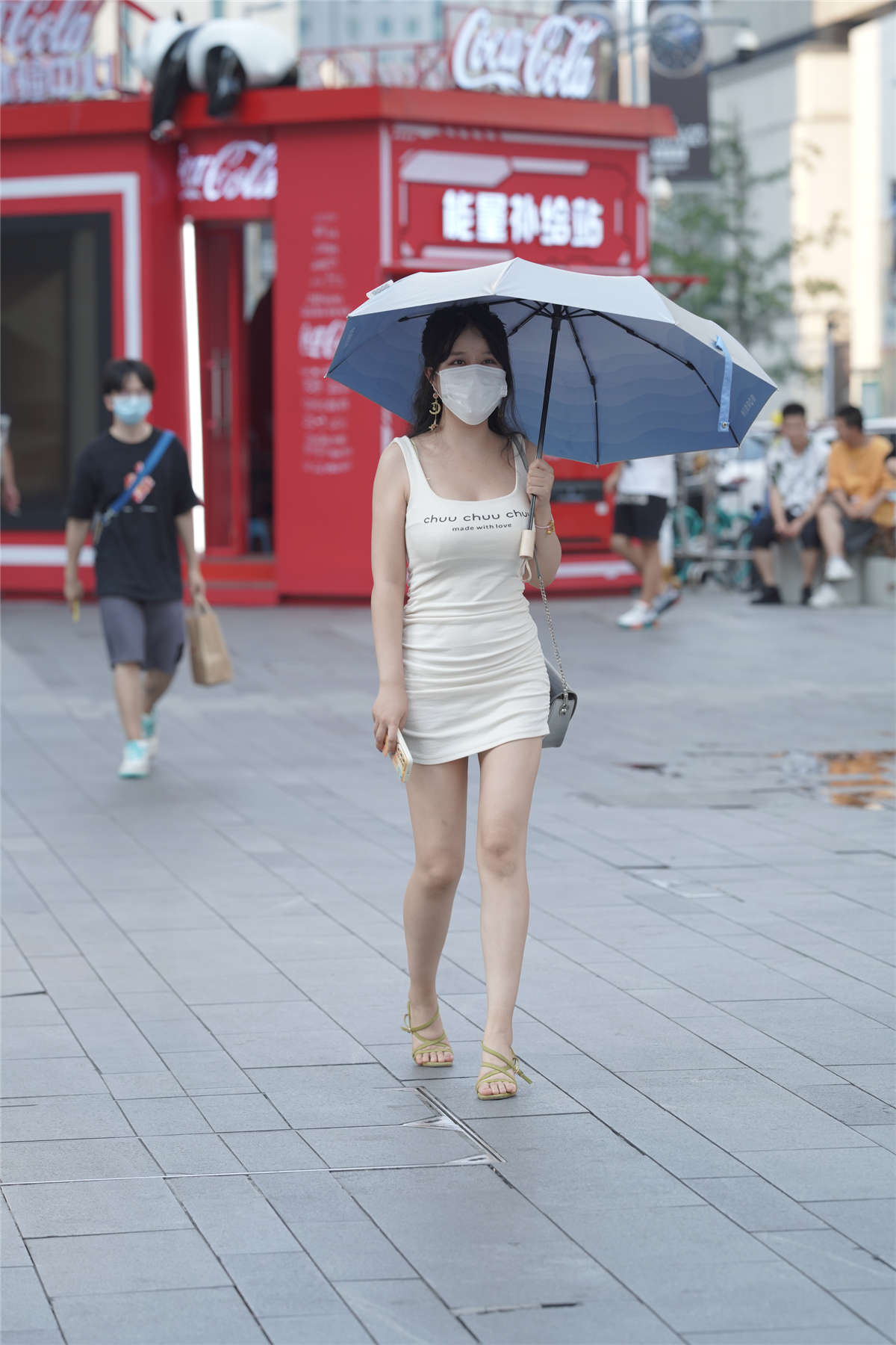 图片[2]-白色性感修身裙-日更街拍