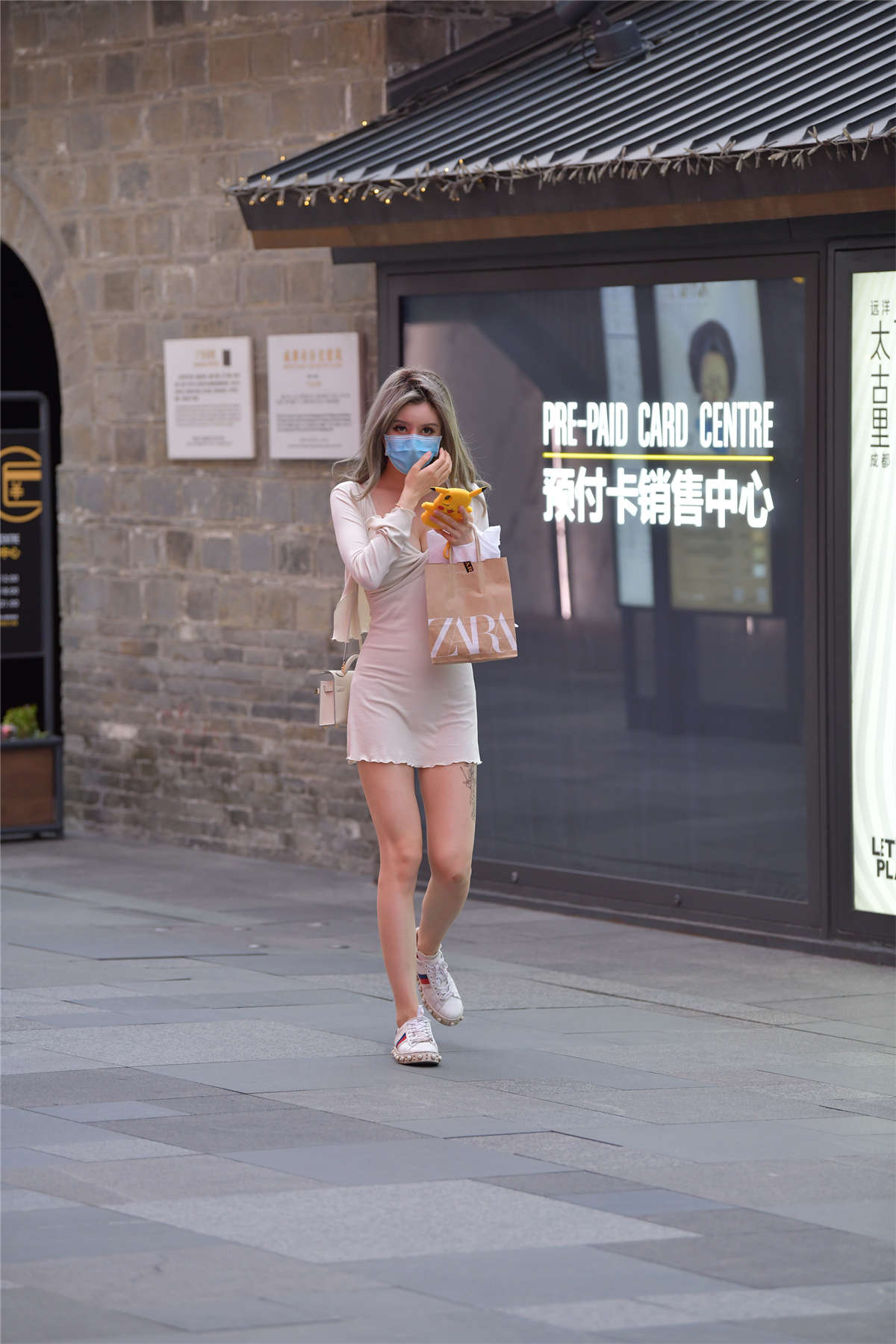 视觉冲击街拍作品 – 黄昏下de性感小姐姐-日更街拍