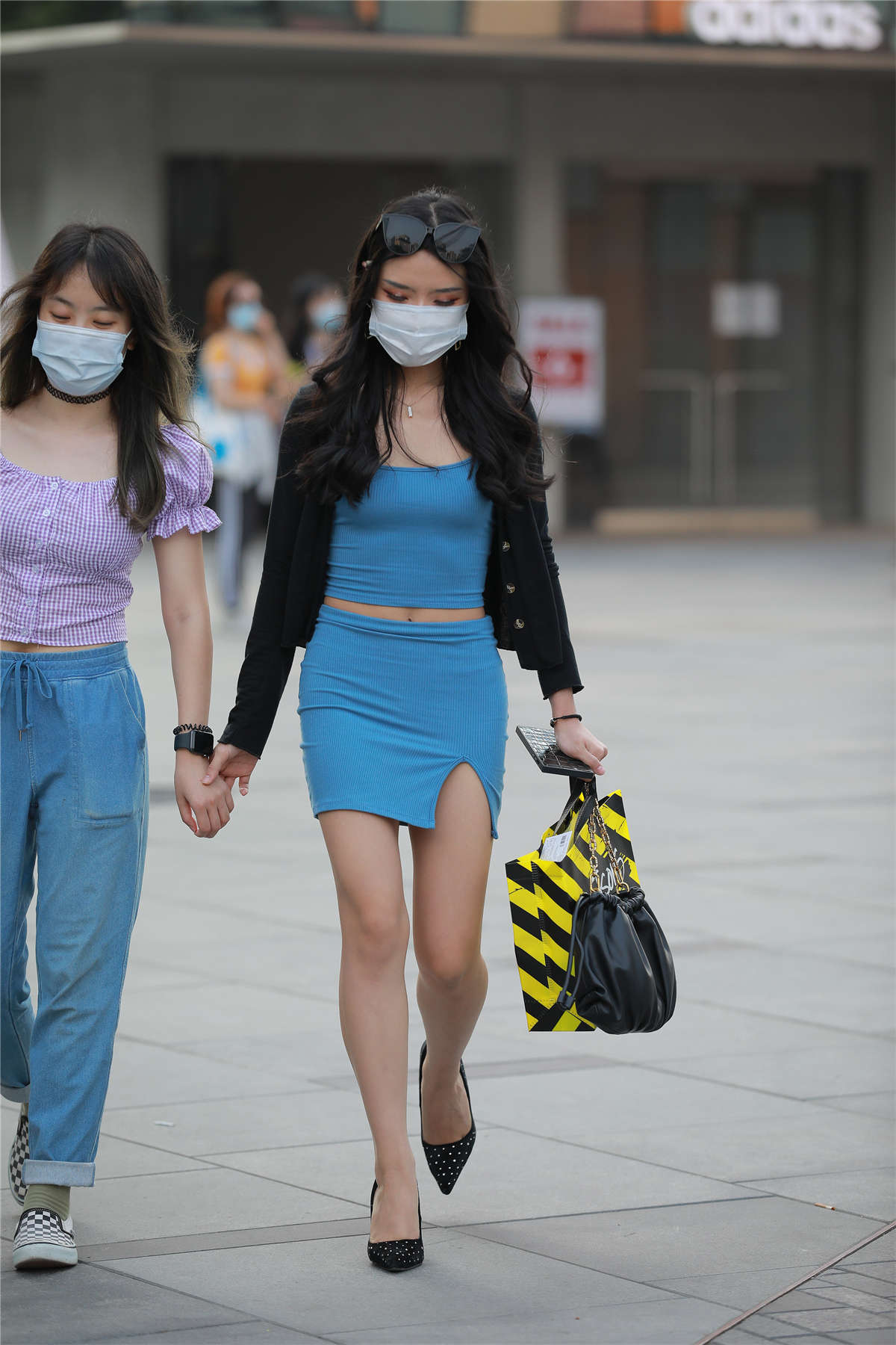 四九城嘎子街拍作品 – 你想要这样的女闺蜜吗-日更街拍