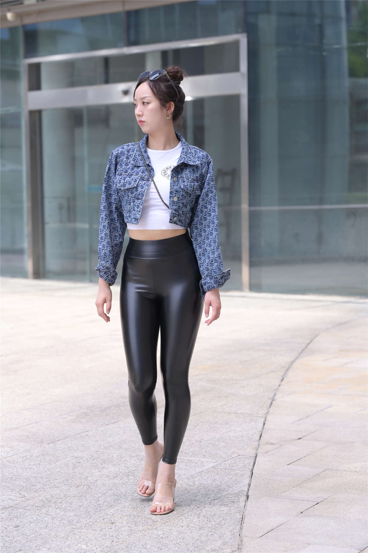 图片[2]-[魔镜原创摄影] 皮裤靓妹-日更街拍