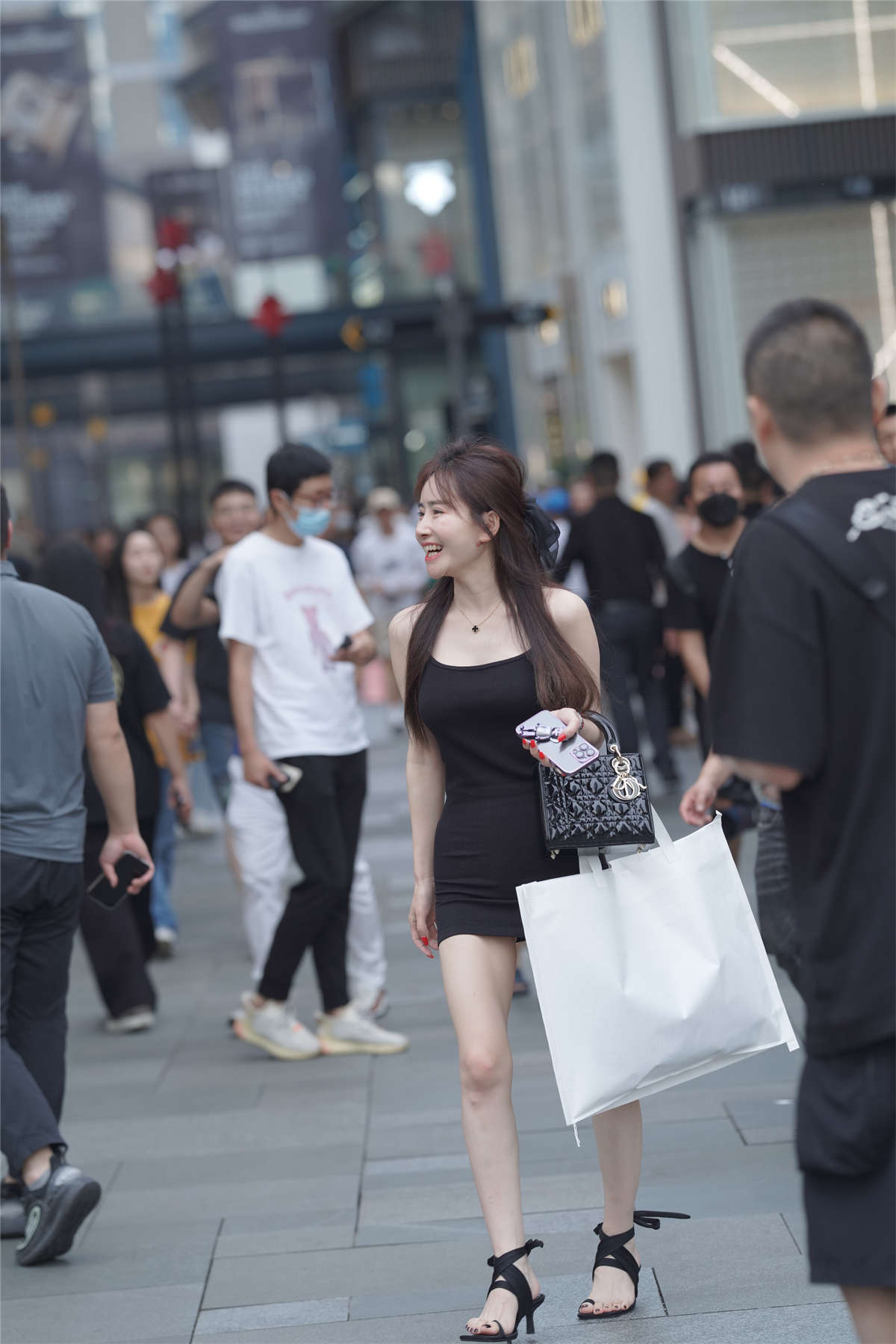 图片[2]-气质黑裙-日更街拍