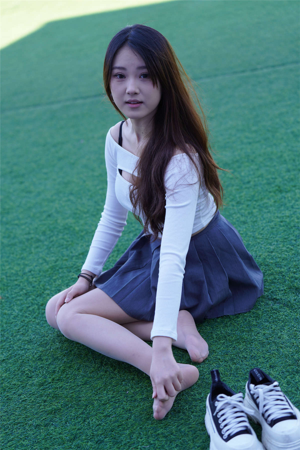 [魔镜原创摄影] 一始街拍作品 百褶裙女孩-日更街拍