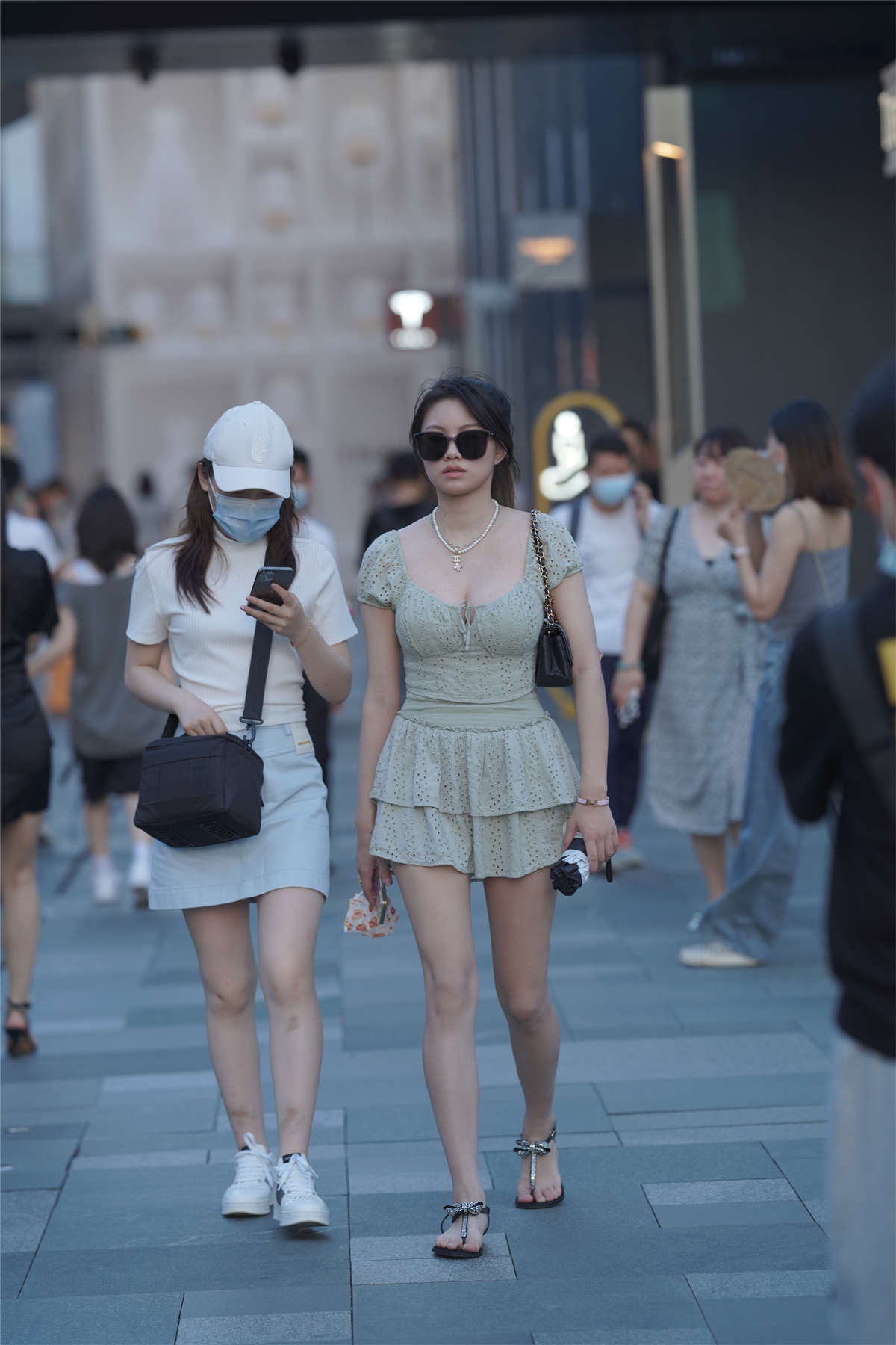 图片[2]-绿色短裙-日更街拍