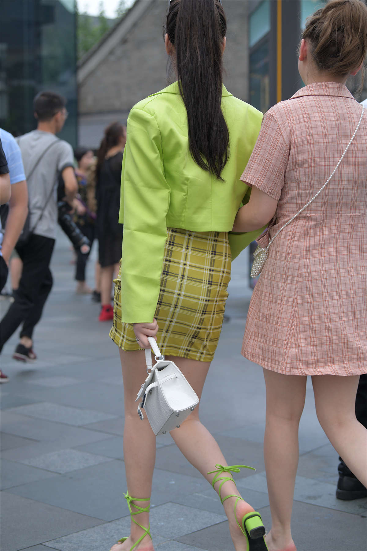 图片[2]-摄神街拍作品 – 好靓丽的美腿小姐姐-日更街拍