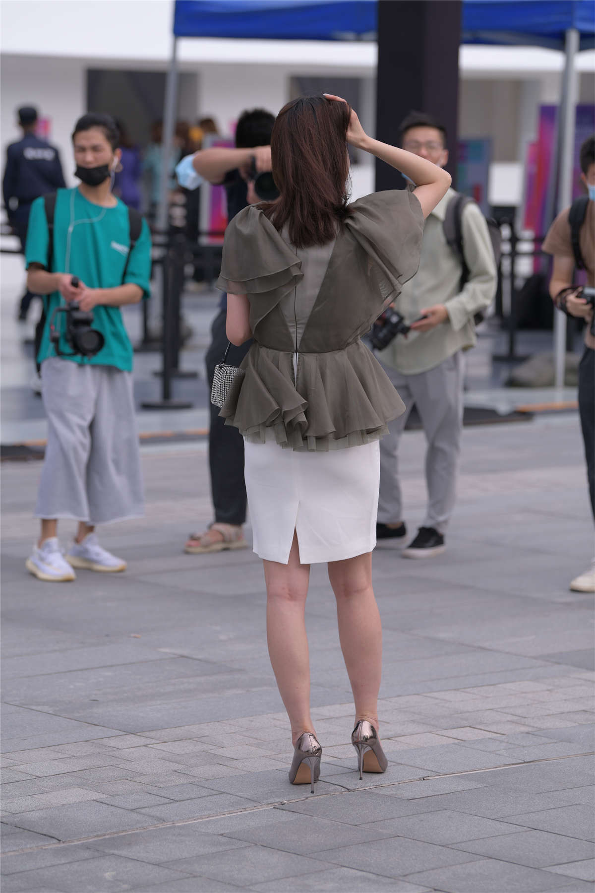 图片[2]-视觉冲击街拍作品 – 美腿美足的高层女主管-日更街拍