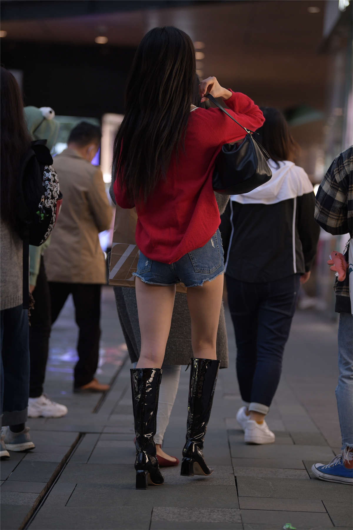 图片[2]-视觉冲击街拍作品 – 美腿热裤YY-日更街拍