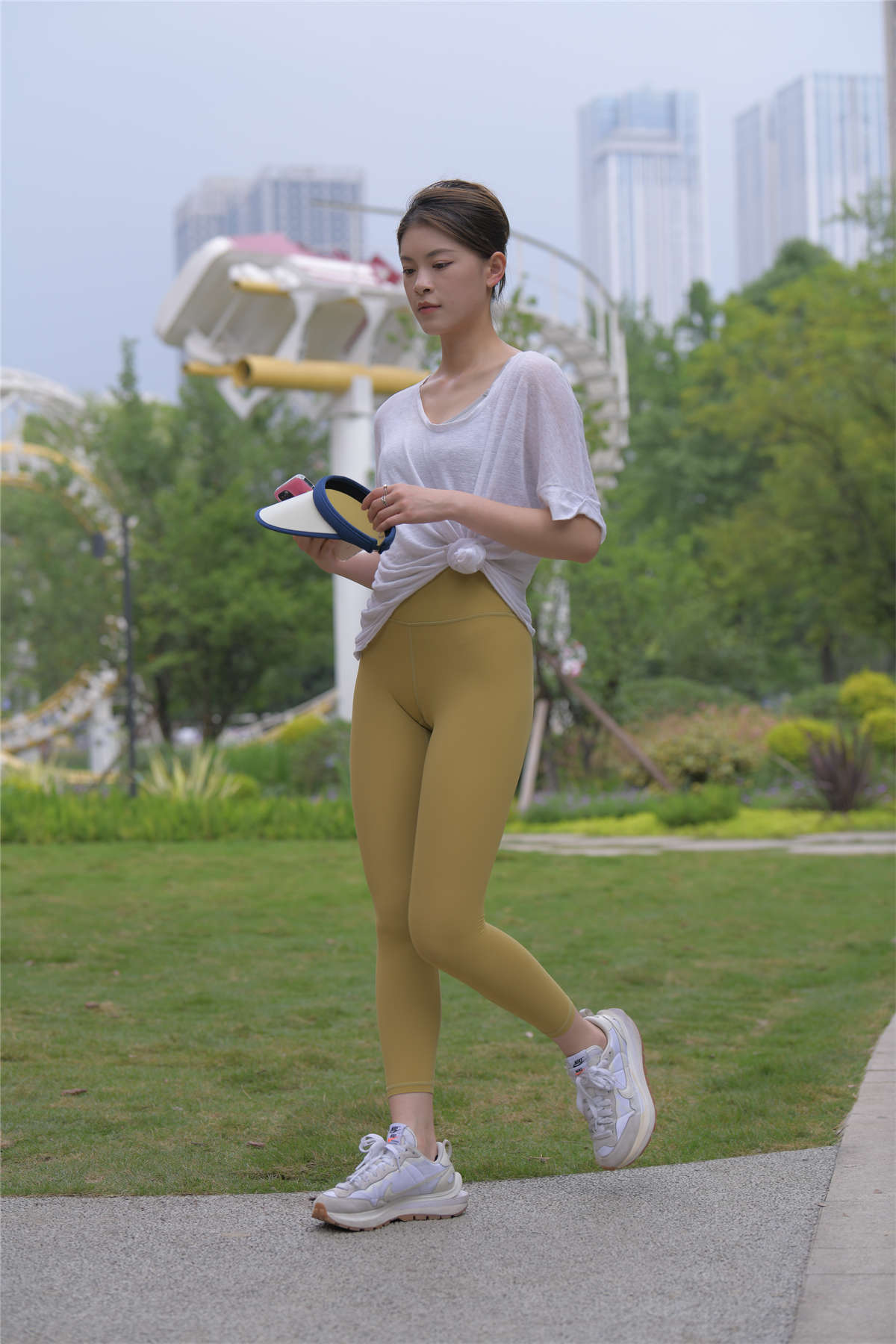 [魔镜原创摄影]一始街拍作品 我会在雨过天晴的公园等你-日更街拍