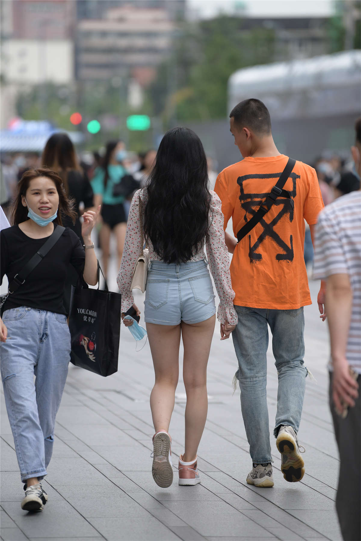 图片[2]-视觉冲击街拍作品 – 迷你热裤女友-日更街拍