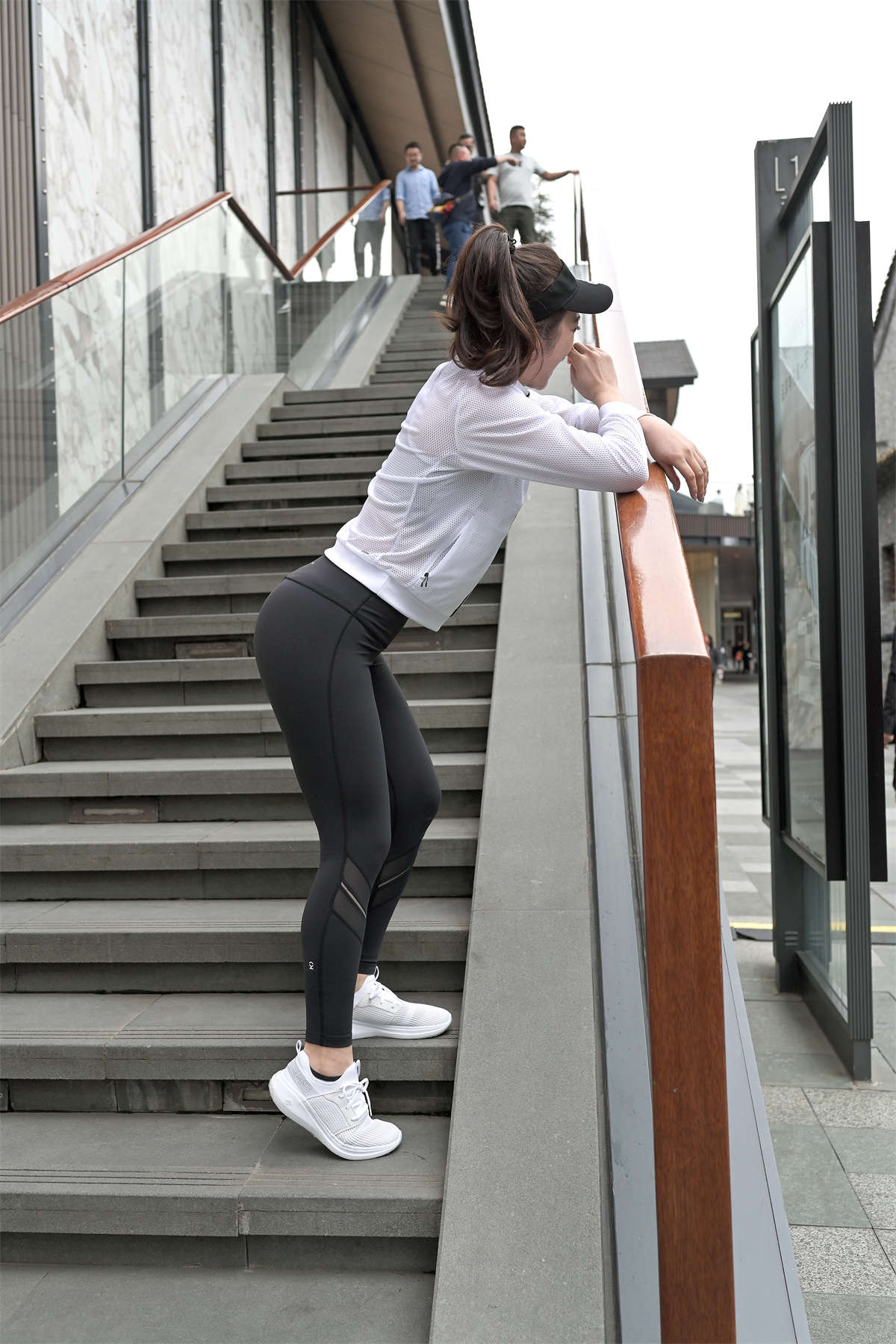 图片[2]-摄霸街拍作品 – 紧身瑜伽裤美女-日更街拍