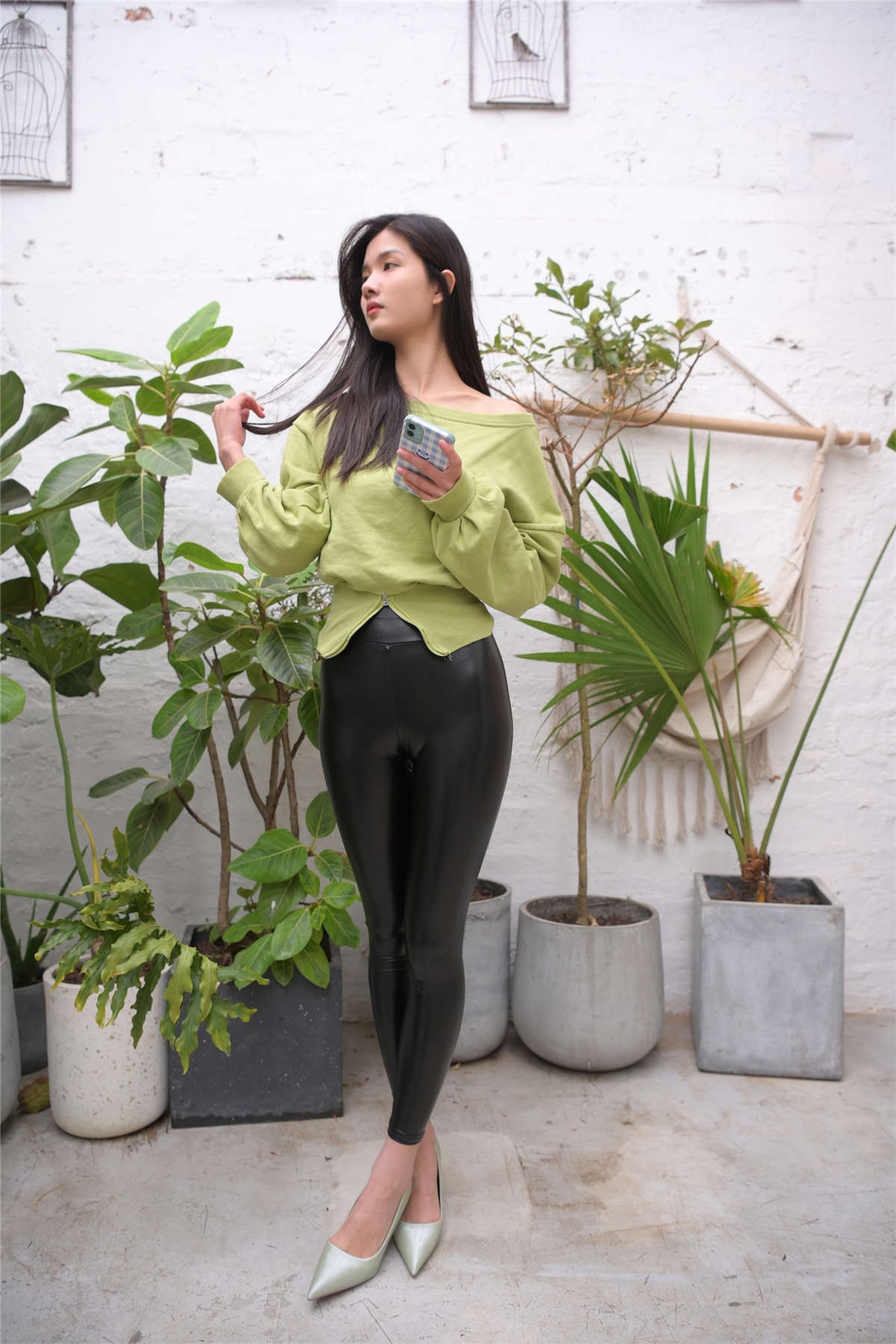 图片[2]-[魔镜原创摄影]魂魂摄影作品 绿衣皮裤女孩-日更街拍