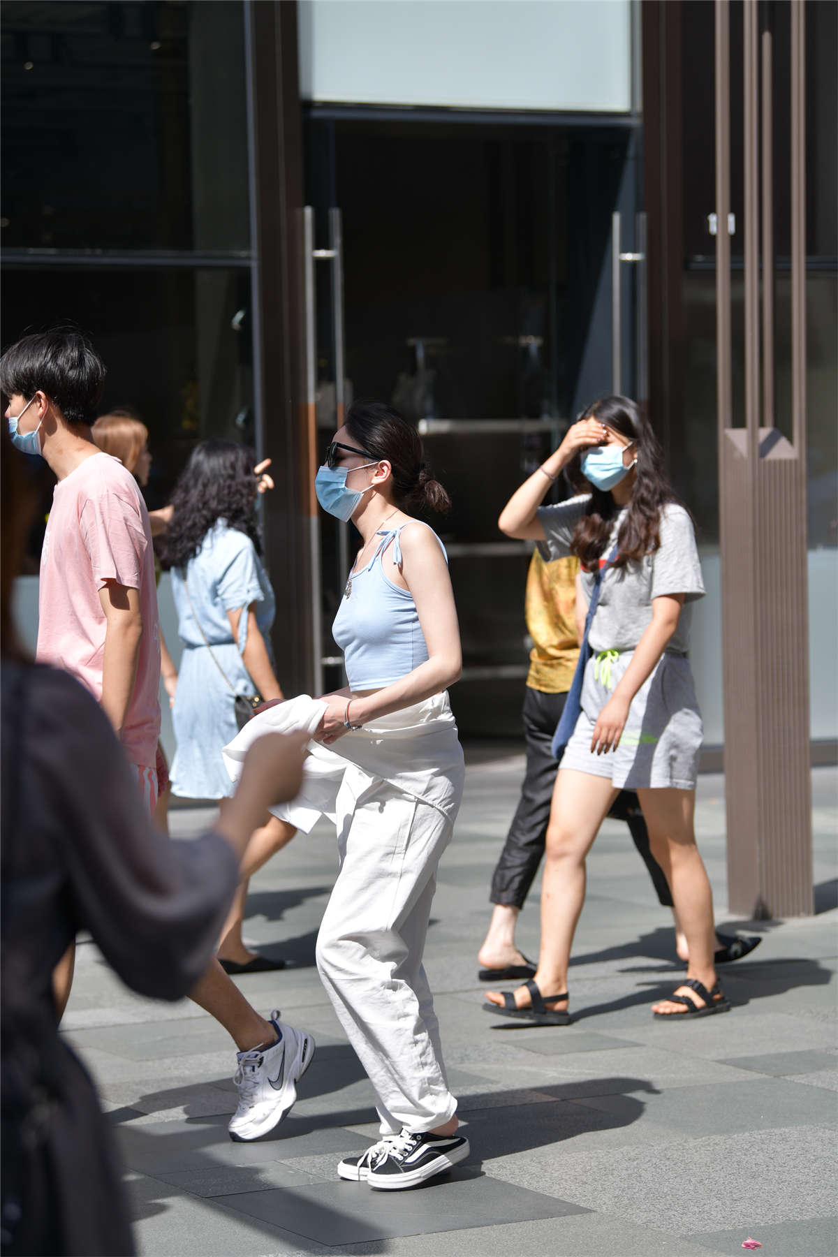 图片[2]-摄神街拍作品 – 震惊，豪放的小姐姐-日更街拍