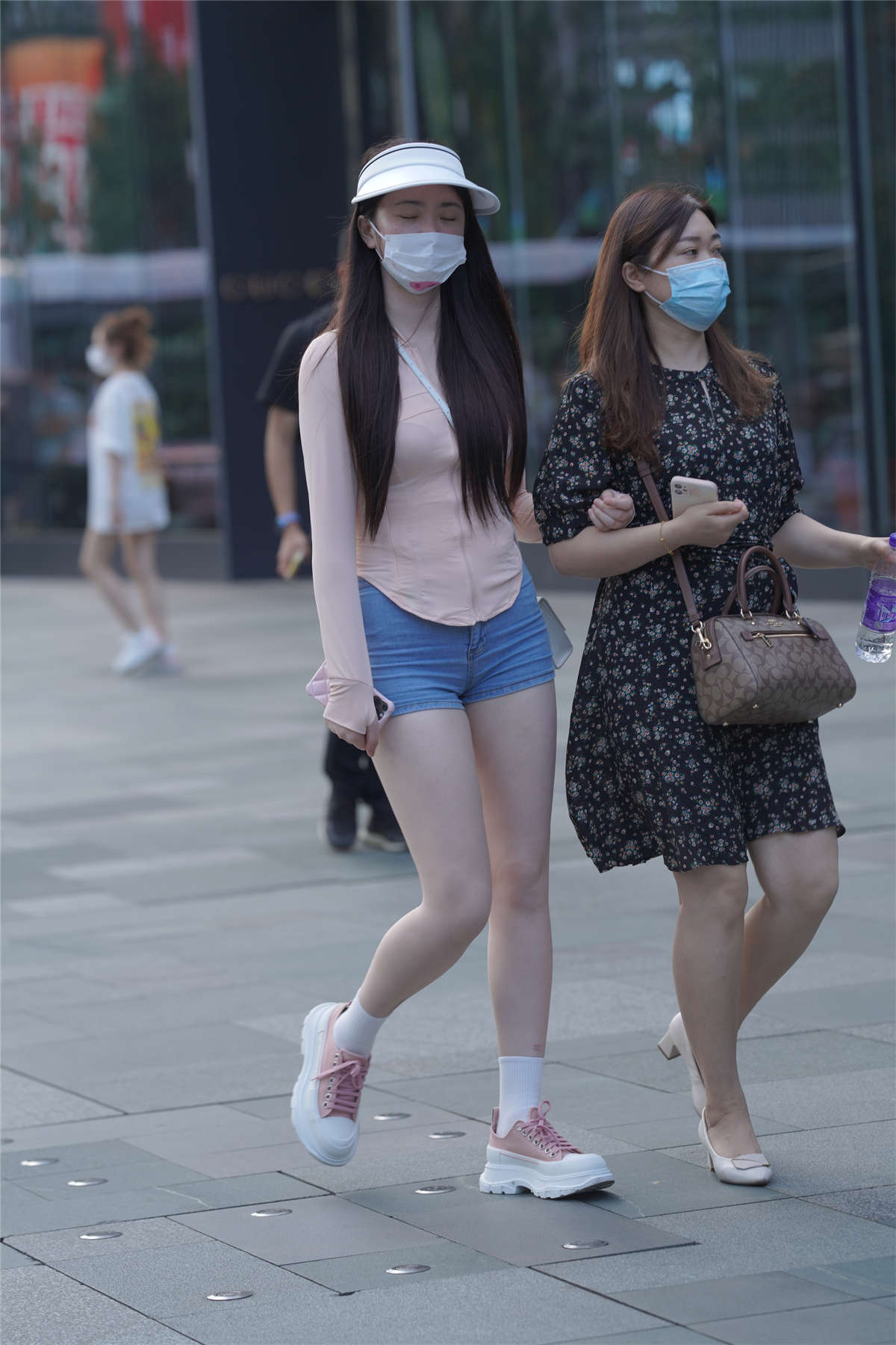 美腿少妇-日更街拍