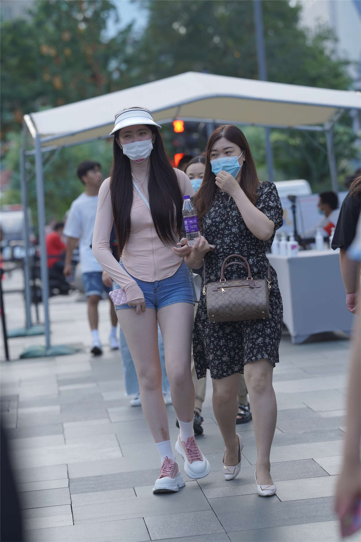 图片[2]-美腿少妇-日更街拍