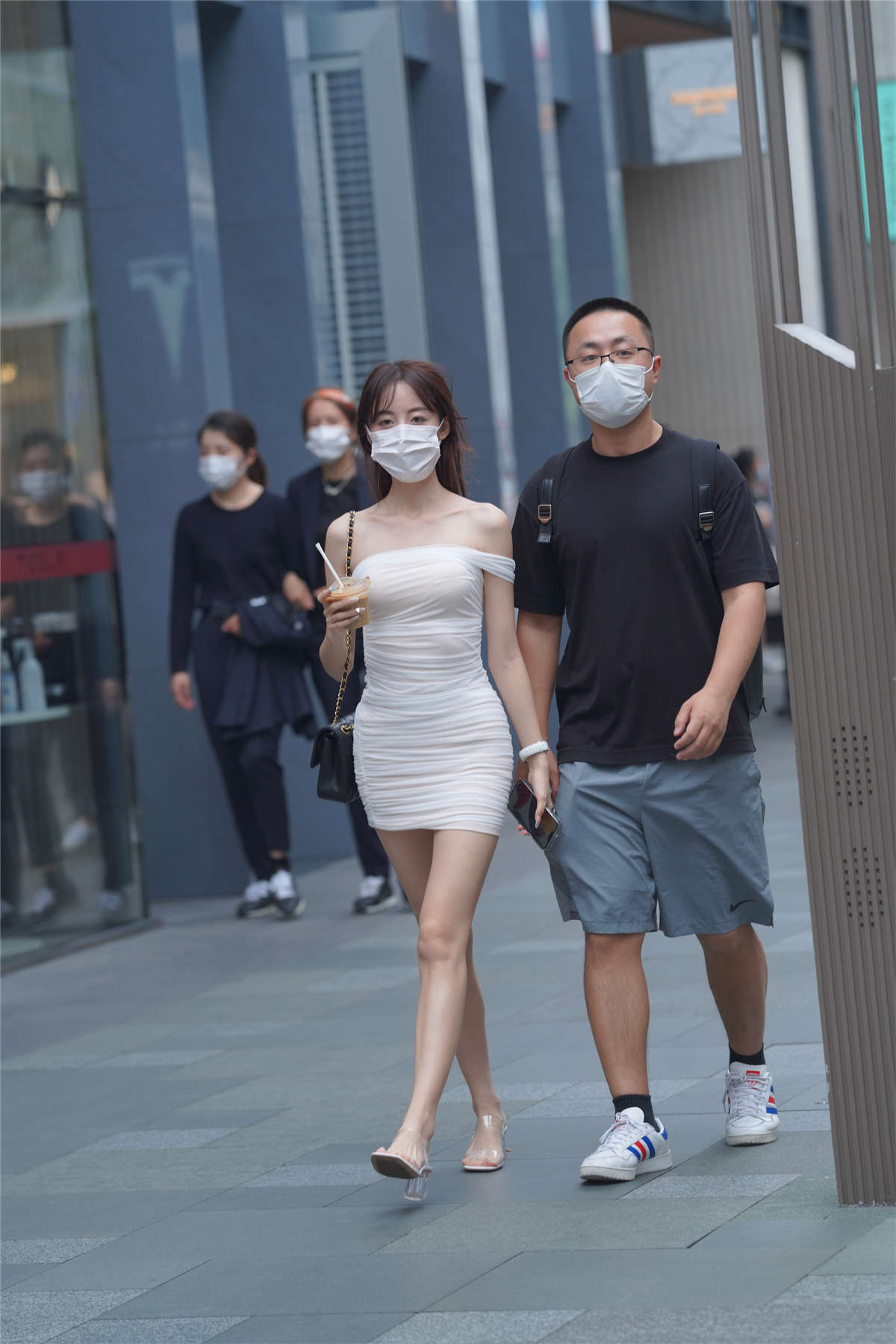 图片[2]-性感白色包臀裙美女-日更街拍