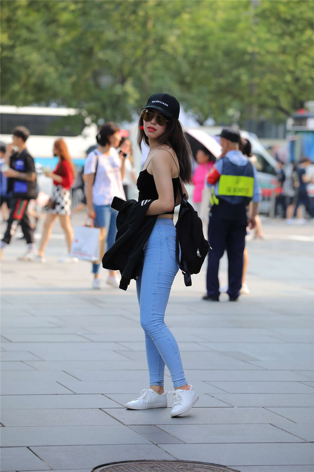 图片[2]-[魔镜原创摄影]紧身牛仔妹子原图-日更街拍