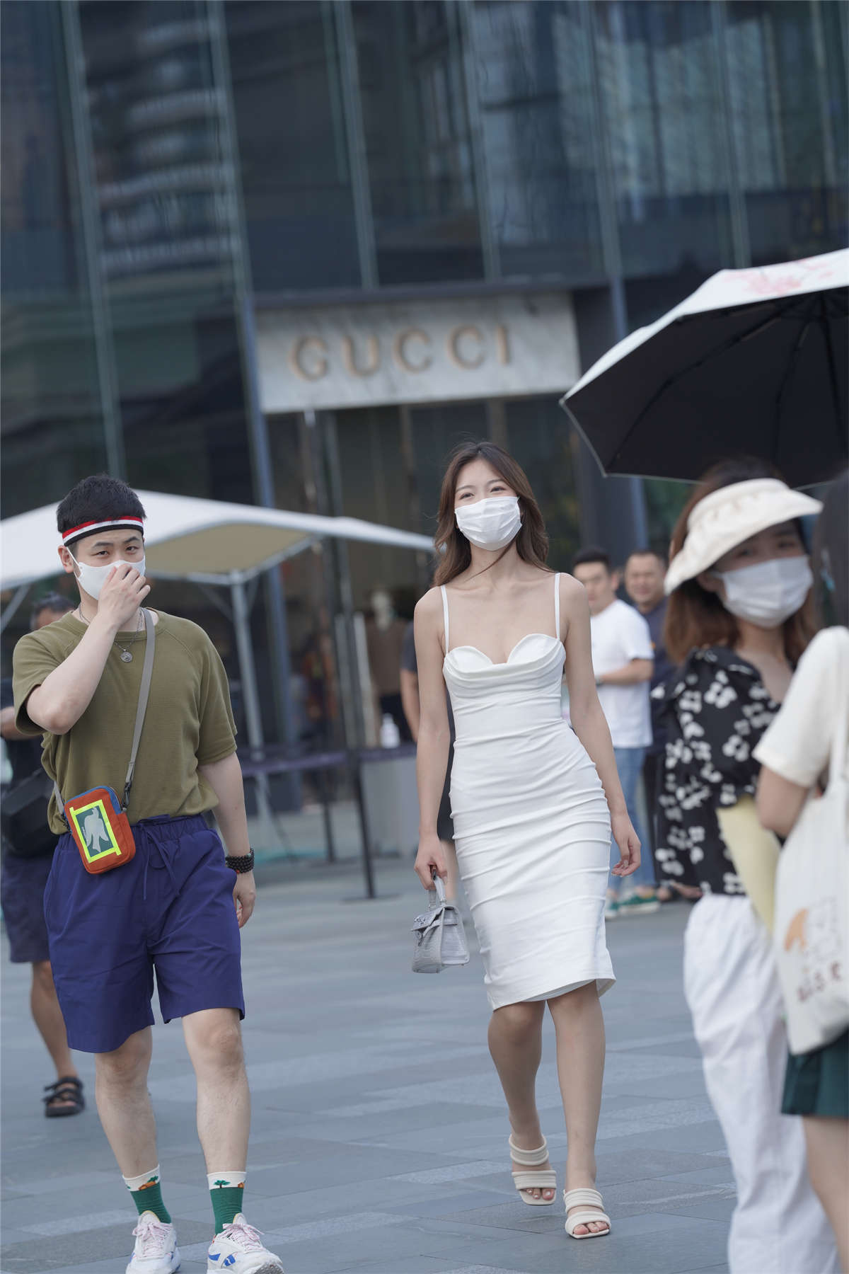 图片[2]-白色包臀裙少妇-日更街拍