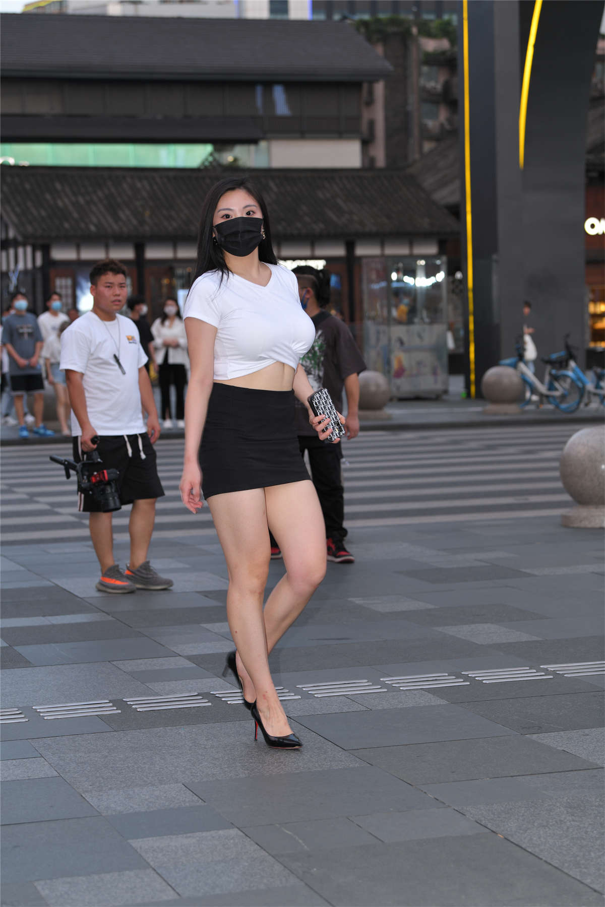 丰满包臀裙-日更街拍