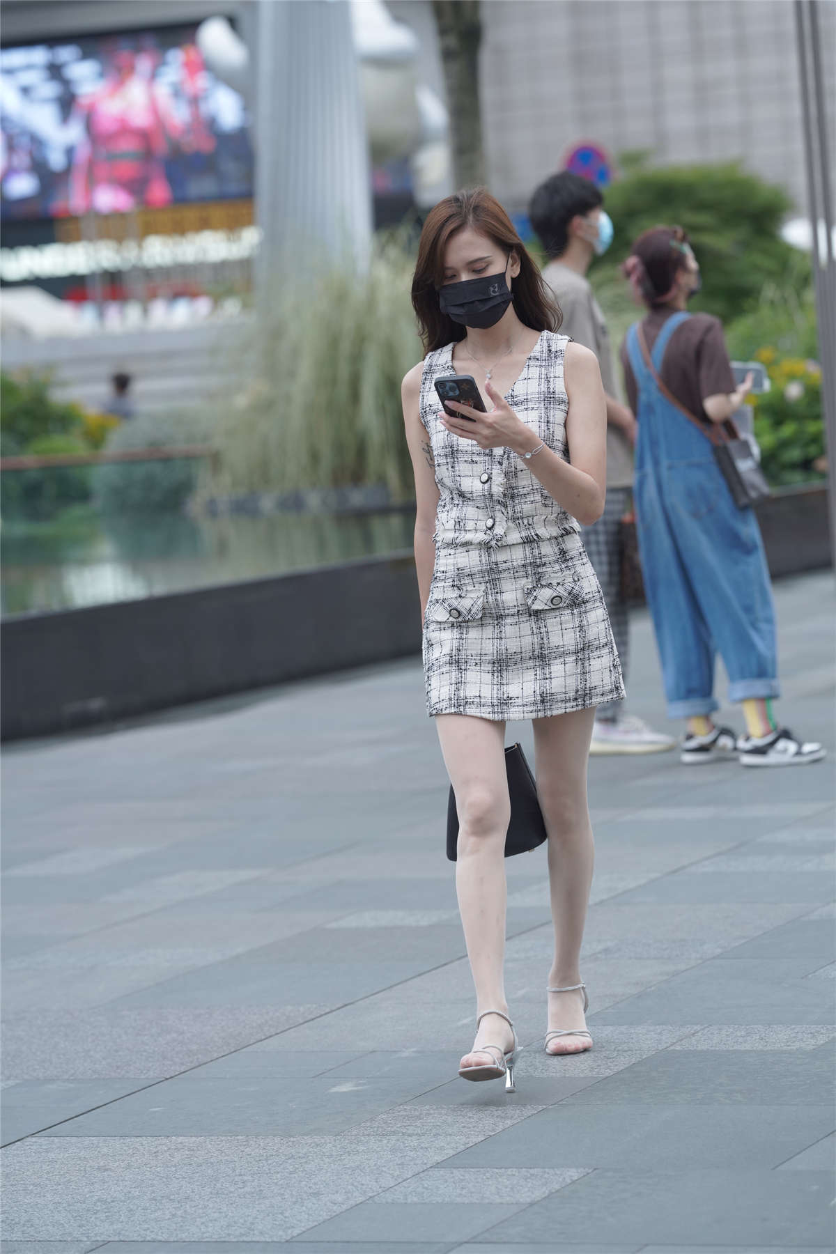格子套装小姐姐-日更街拍