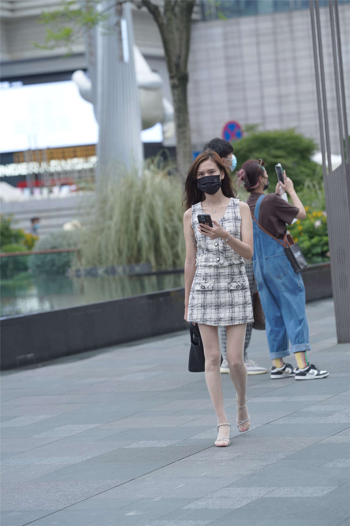 图片[2]-格子套装小姐姐-日更街拍