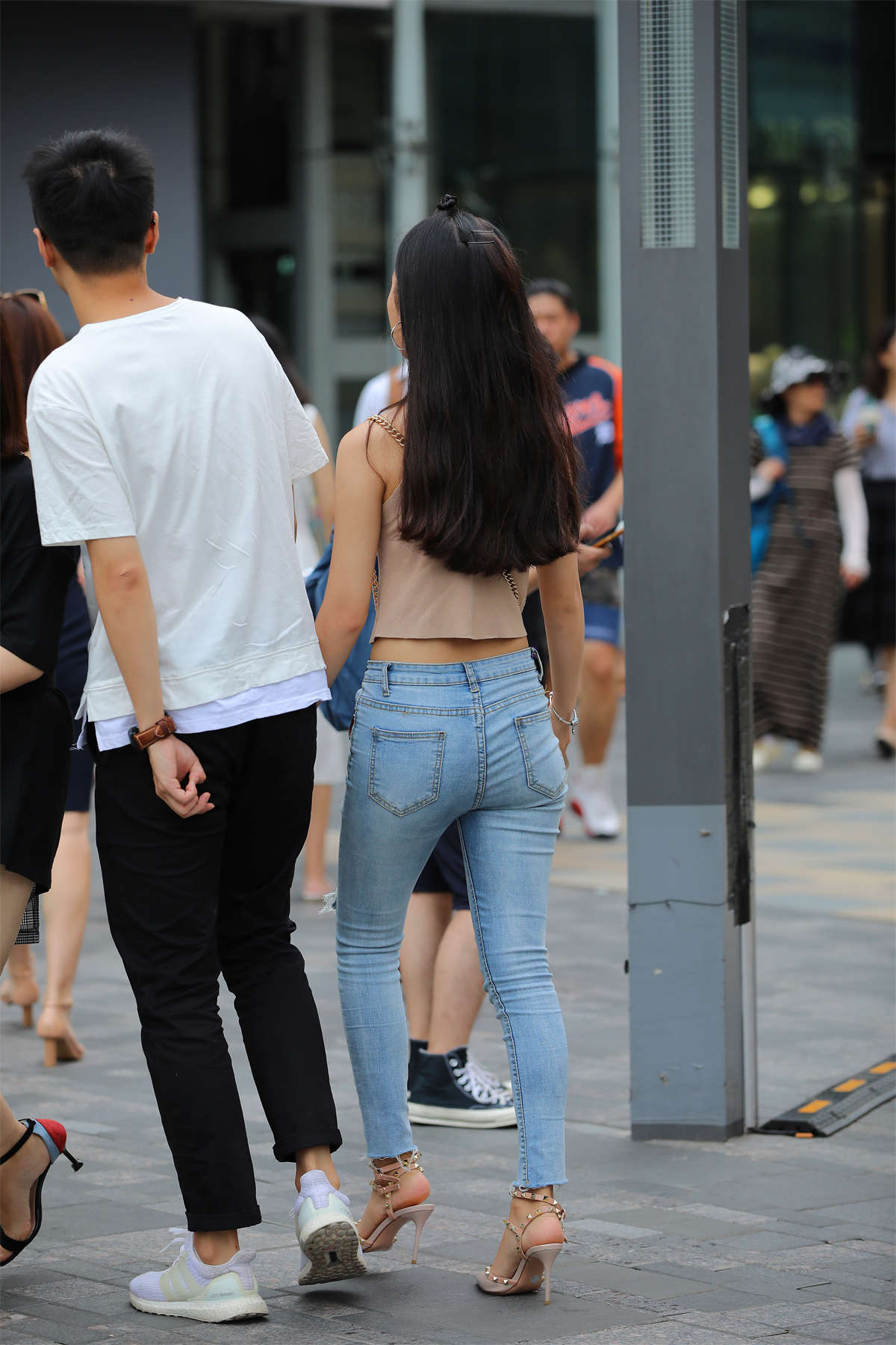 图片[2]-[魔镜原创摄影]高跟破洞牛仔气质小姐姐高清原图-日更街拍