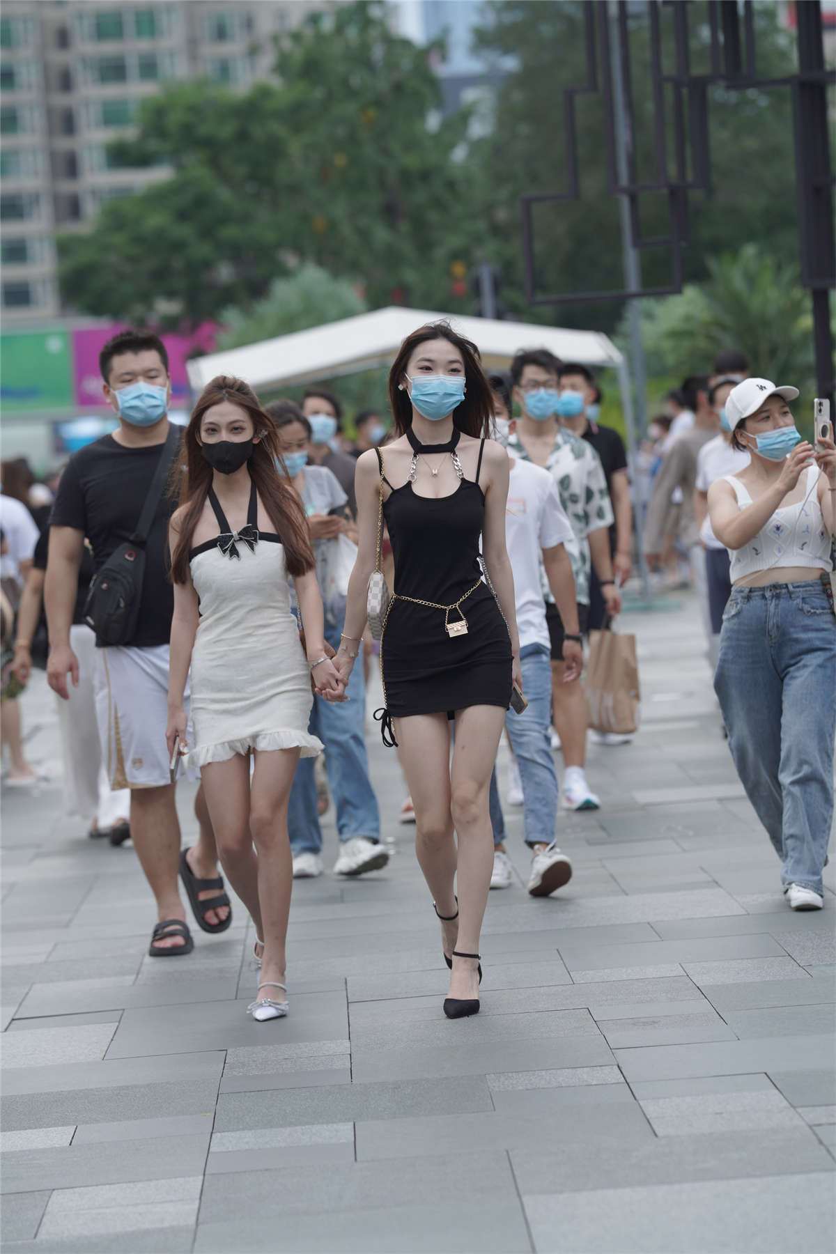 图片[2]-两位包臀裙小姐姐-日更街拍