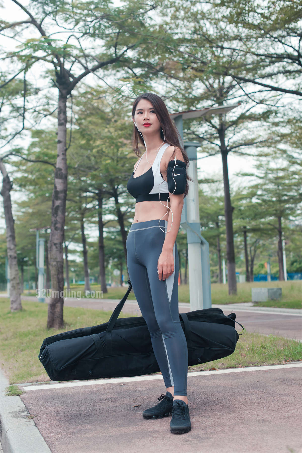 图片[2]-[魔镜原创摄影]极品身材紧身裤高颜值美女图集-日更街拍