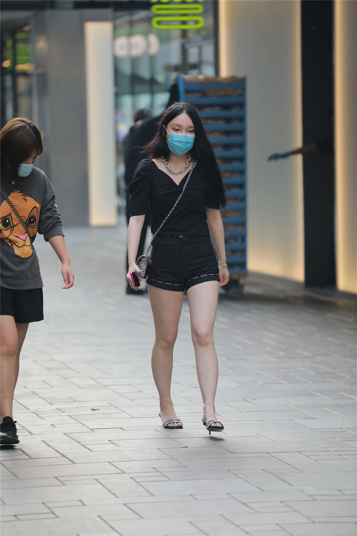 四九城嘎子街拍作品 – 热裤白嫩美女-日更街拍