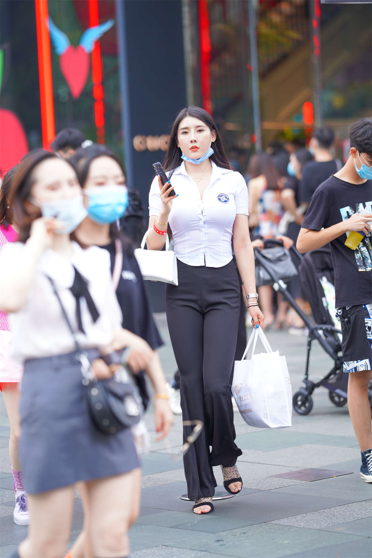 图片[2]-牛男街拍作品 – 街上的养眼身材-日更街拍