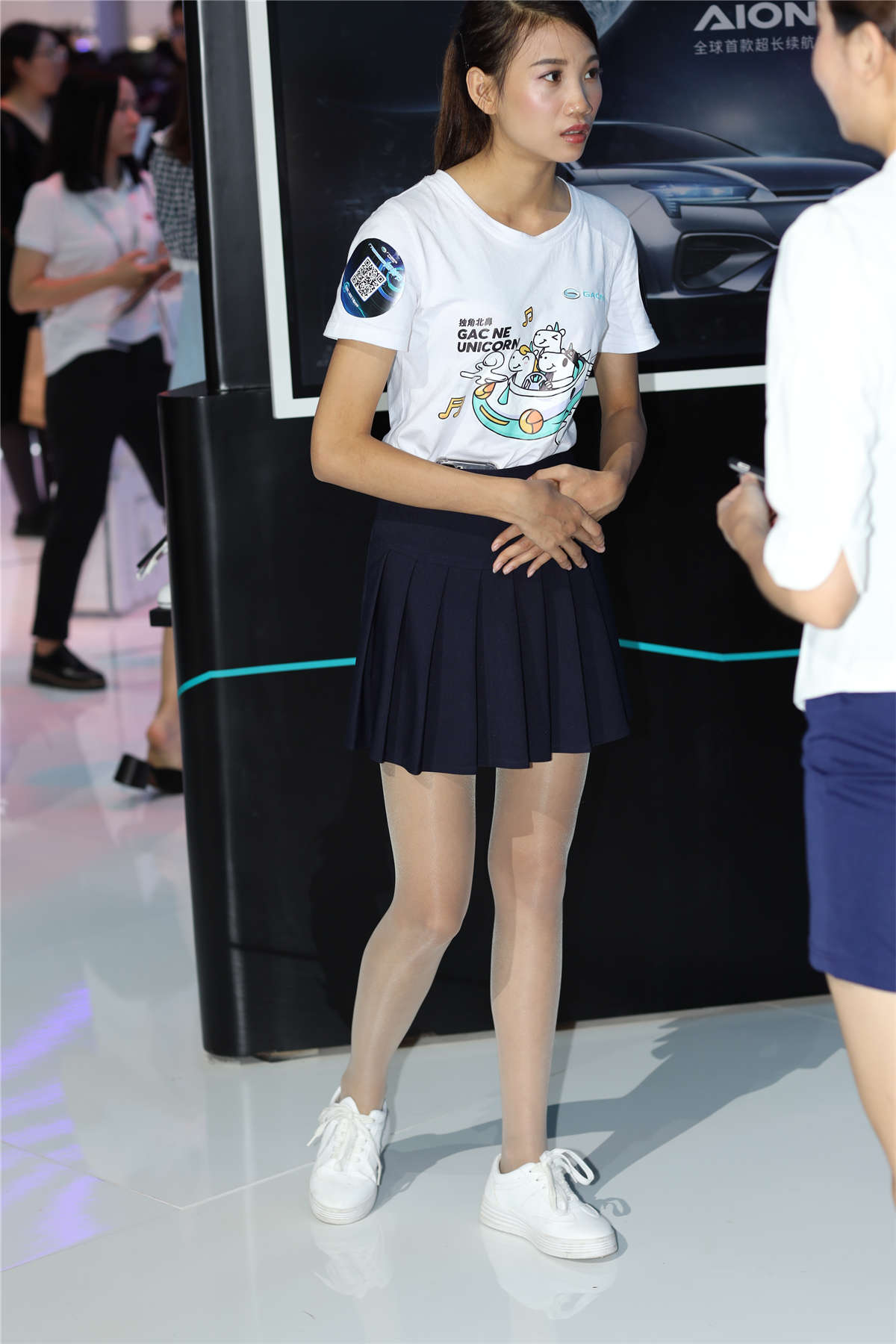 图片[2]-辉辉街拍作品 – 百褶短裙肉丝礼仪妹妹-日更街拍